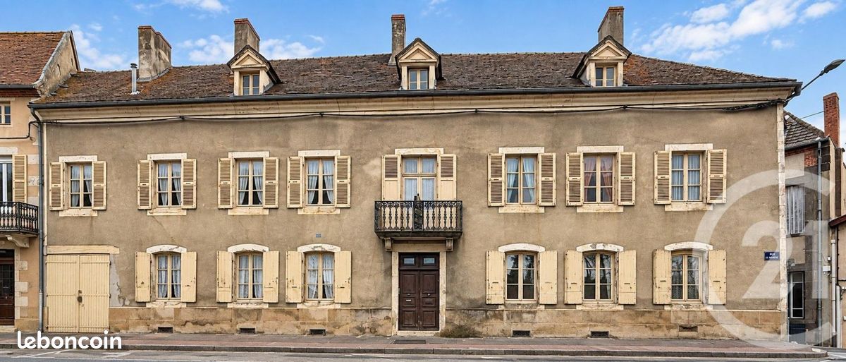 Maison 8 pièces 429 m² · à Saint-Pourçain-sur-Sioule · 429 m² · 139 000 €