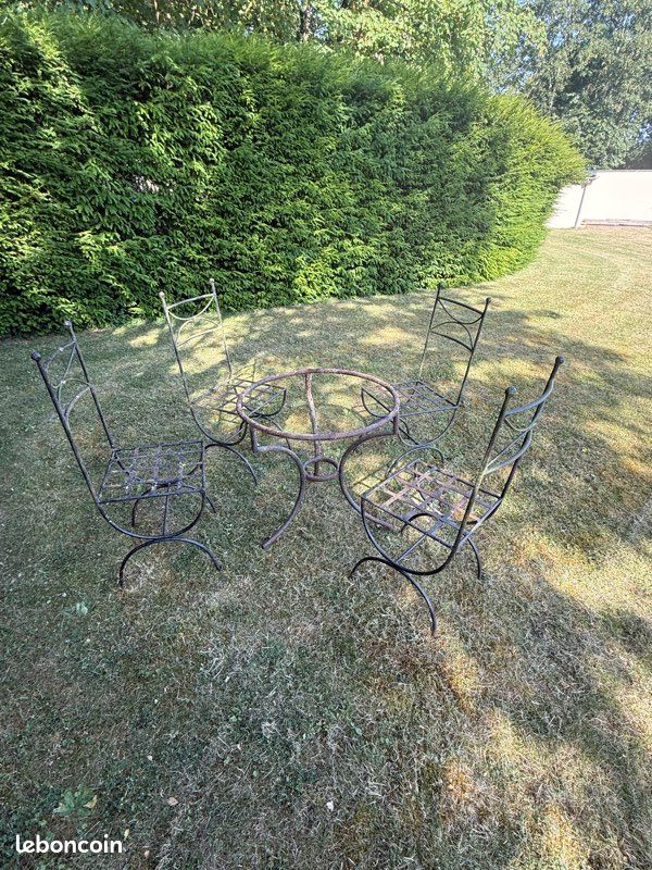 4 chaises et table fer forgé à vendre (image 3)