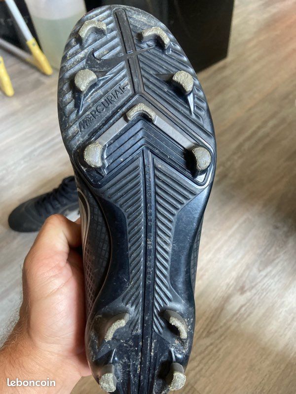 Chaussures de foot nike taille 38 (image 4)