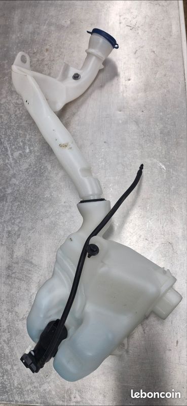 Réservoir et pompe lave-glace Peugeot 208 (image 1)