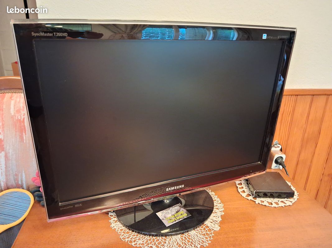 Téléviseur SAMSUNG 61 X 50 cm d'encombrement total (image 1)
