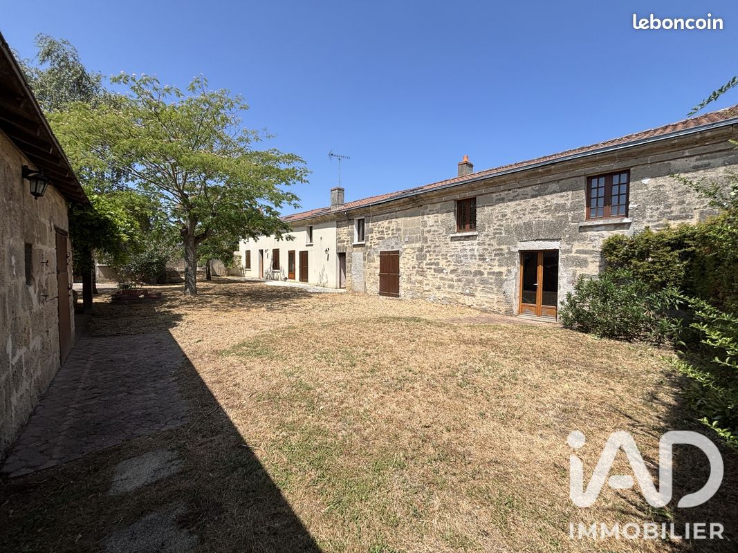 Maison 5 pièces 181 m² · à Doué-en-Anjou · 181 m² · 231 000 €