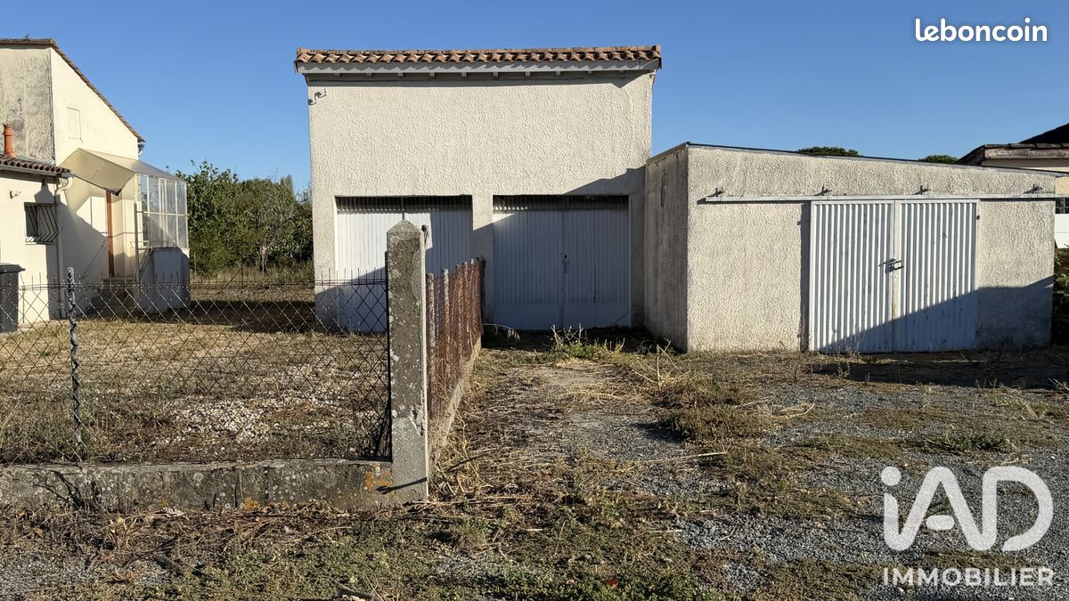 Parking 76 m² · à Ambarès-Et-Lagrave · 76 m² · 50 000 €