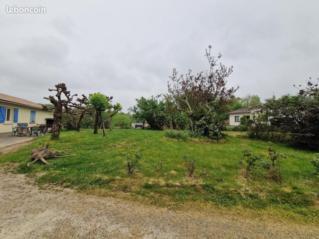 Terrain 700 m² · au Barp · 115 000 €