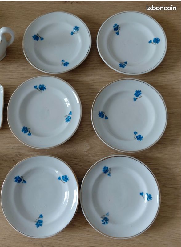 Ancienne dinette - service à café - en porcelaine - beau décor peint à