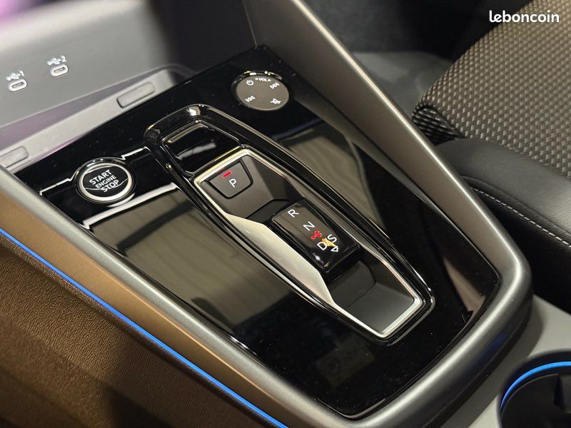 Audi A3 IV (2) Sportback 1.5 35 TFSI Mild Hybrid 150 S Line S TRONIC 7 - Toit ouvrant - Apple Carplay - Sièges chauffants - Volant Méplat - Pack Audio - Phares LED - Historique Complet - Voiture franç (image 8)