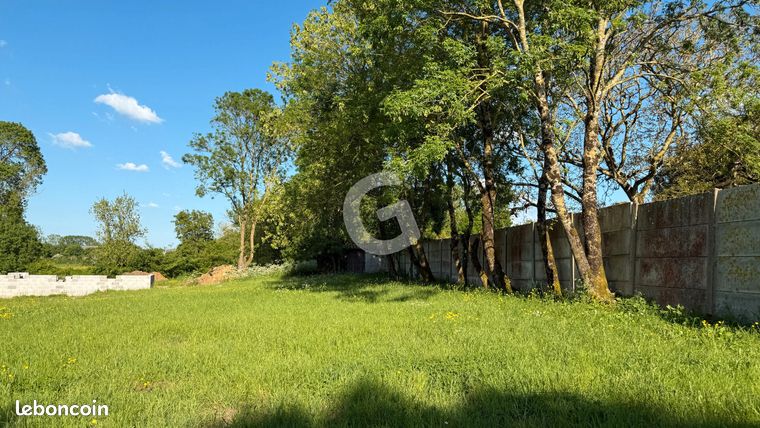 Terrain 676 m² LA JONCHERE