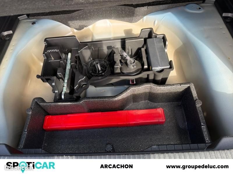 Peugeot 2008 1.2 PureTech 100ch S&S Active (image 37)