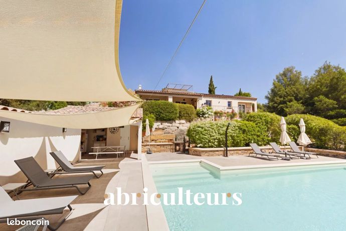 Maison 6 pièces 240 m²