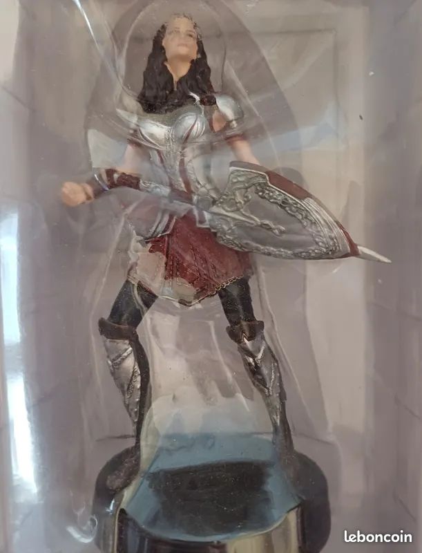 TROPHY MINIATURE / LE MONDE CIVIL / RARE FIGURINE / BELLE DAME
