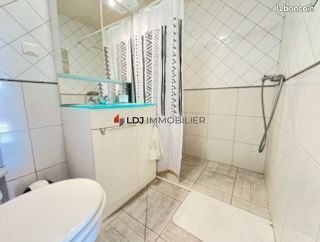 https://img.leboncoin.fr/api/v1/lbcpb1/images/86/11/dc/8611dcb56aa199391b9cfae4cf441498be53e27c.jpg?rule=ad-image
