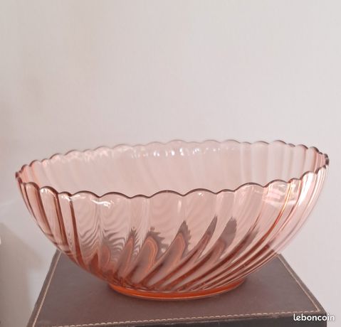 Saladier Arcoroc Rosaline Torsadé - Diamètre 18,5 Cm - Verre Rose - Très Bon état