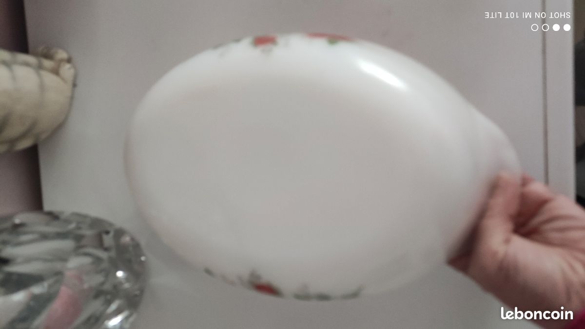 Grande Cocotte Ronde Arcopal Vintage Années 70 – Motif Fleuri Blanc