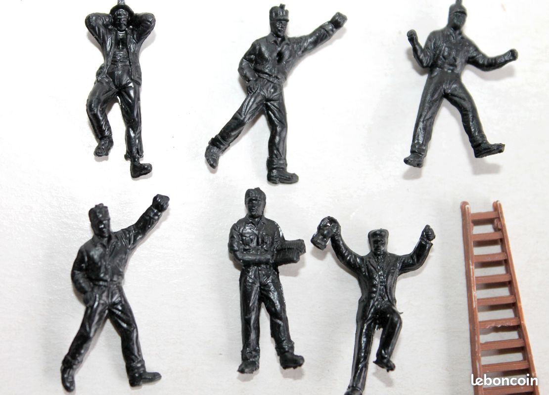 Daaxing Lot de 25 figurines de personnes en modèle réduit à l'échelle 1:87 pour chemin de fer miniature, figurines de passagers mixtes peintes, pour