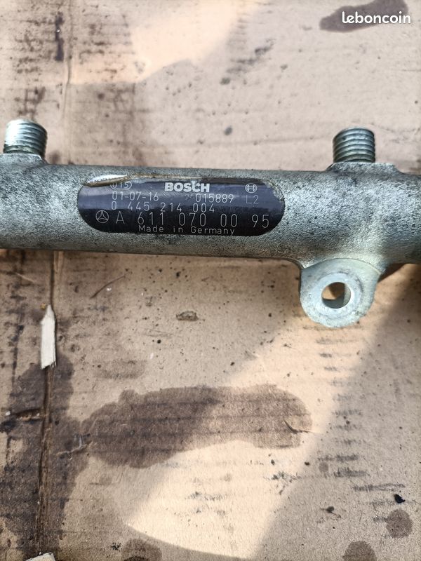 Les rampes d'injecteur Mercedes E220 C220 (image 3)