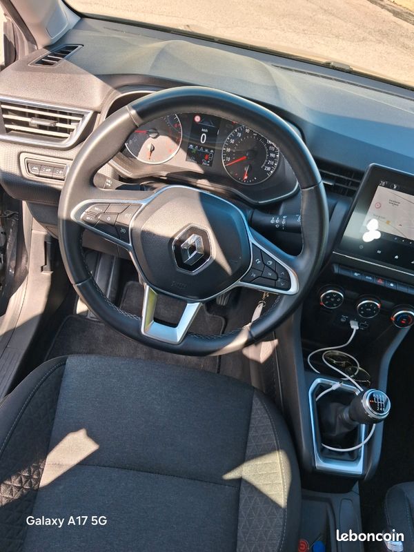 Renault clio (image 2)