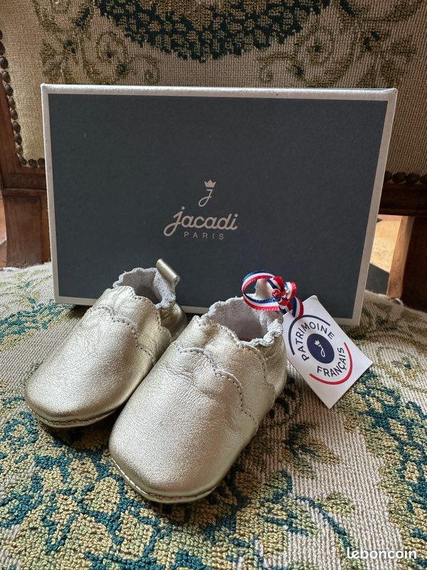 NEUF chaussons chaussures cuir pantoufles Jacadi or dorées bébé
