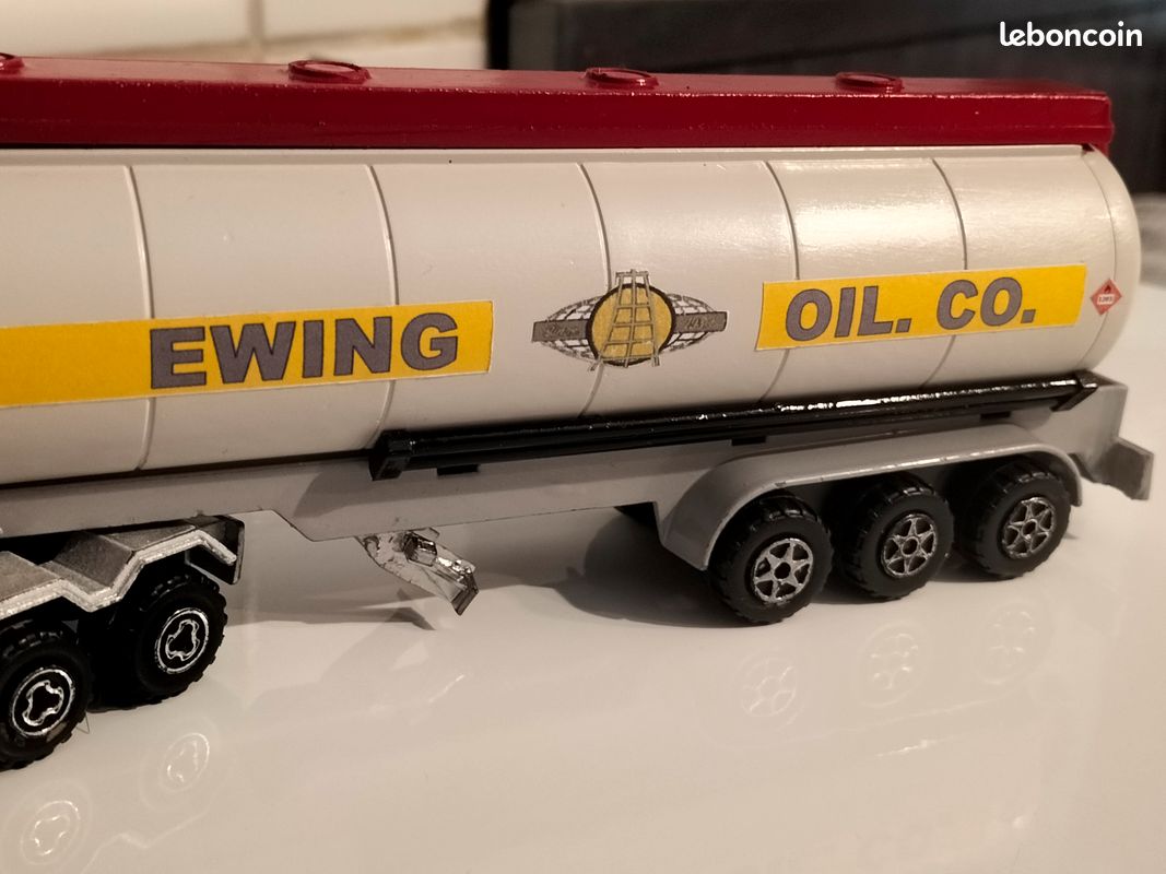 Camion Benne MAJORETTE White motor company - 1/60