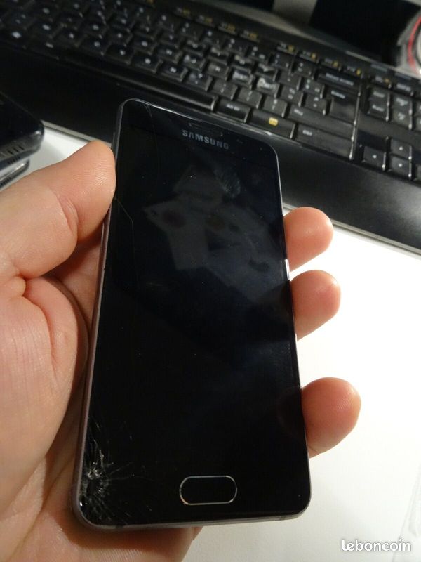 SAMSUNG A3/A5 16go debloquees petites fissures bas px (image 1)