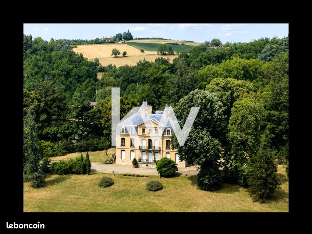 Maison 13 pièces 672 m² · à L'Étrat · 672 m² · 990 000 €
