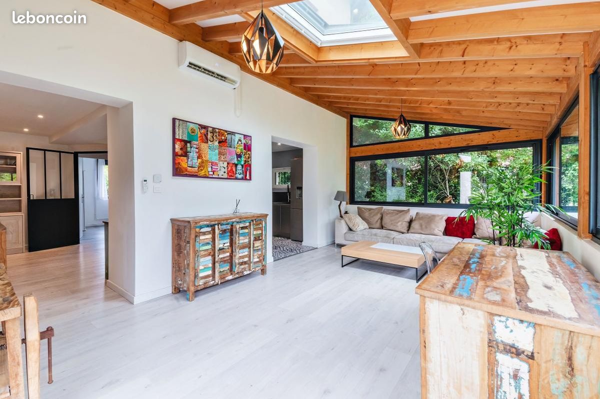 Maison 8 pièces 160 m² · à Champagne-au-Mont-d'Or · 160 m² · 680 000 €