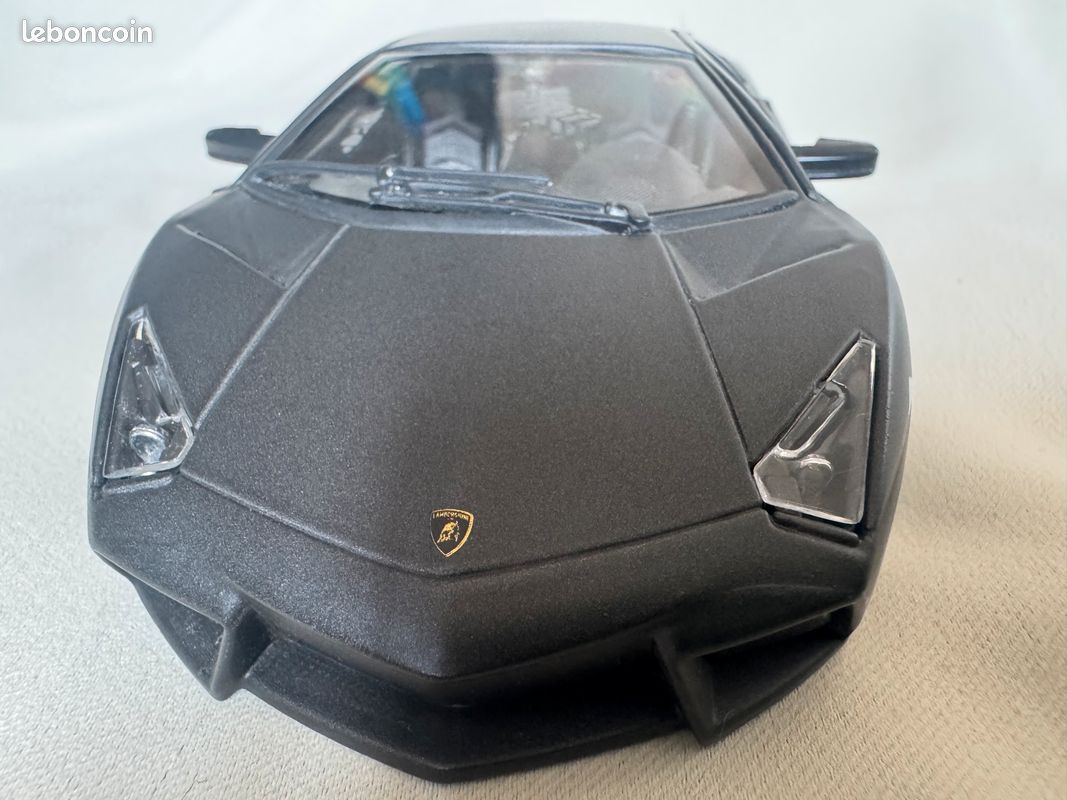 Lamborghini Reventón Bburago à l’échelle 1/24 (image 2)