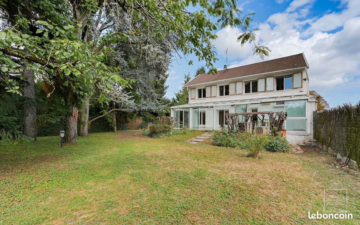 Maison 9 pièces 321 m² · à Champagne-au-Mont-d'Or · 321 m² · 495 000 €