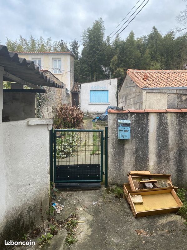 Maison 35 m² à rénover entièrement avec jardin 70 m² – Angoulême – 39 000 (image 1)
