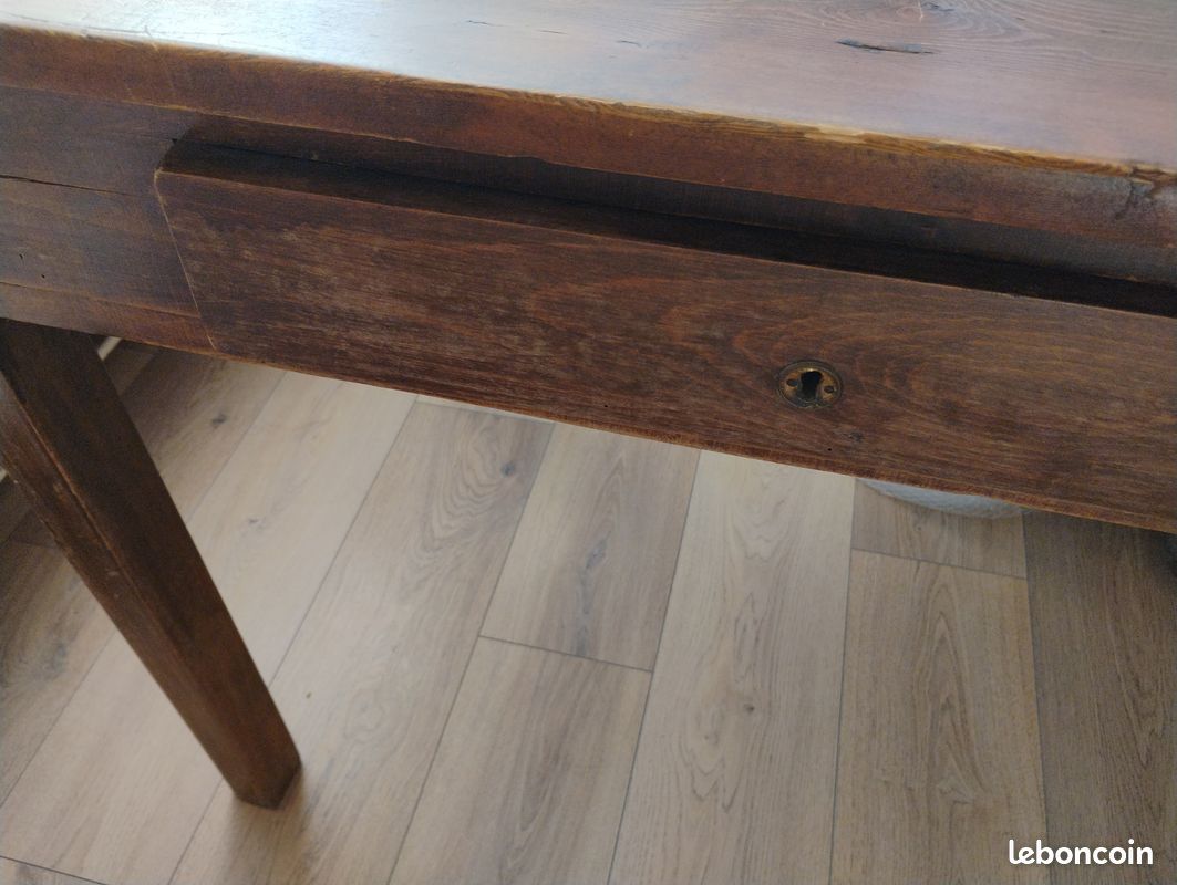 Table en bois (image 4)