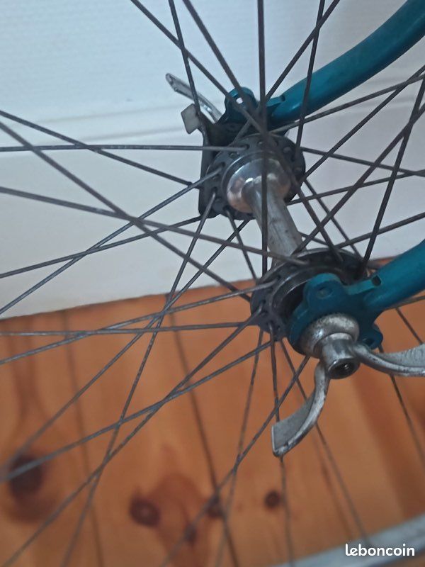 Ancien Insigne De Vélo CYRNOS, Tête De Cycliste, Bleu, Fabrication Française