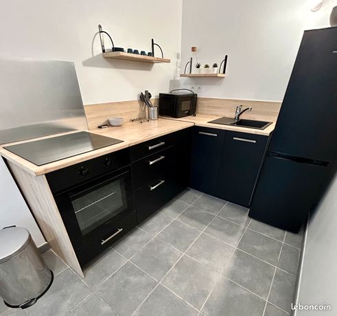 Appartement meublé rénové avec terrasse et parking – L’Étrat (42580)