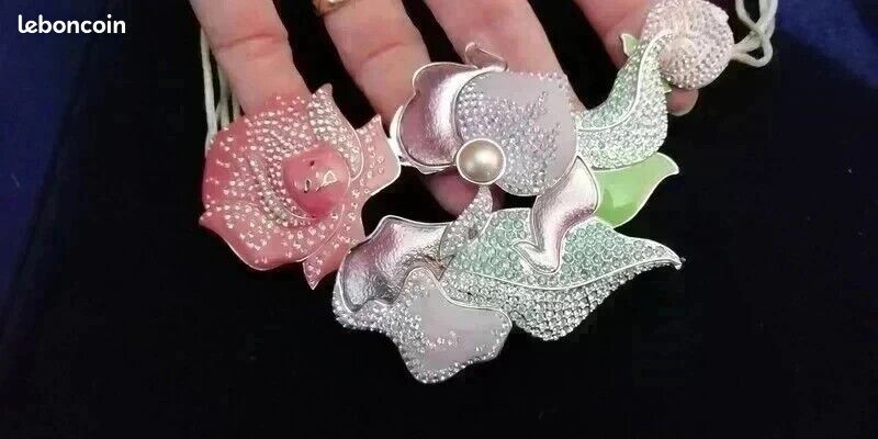 Splendide Collier Swarovski Thème Alice Au Pays Des Merveilles🌷Jardin Des Fleurs 💐 (image 7)