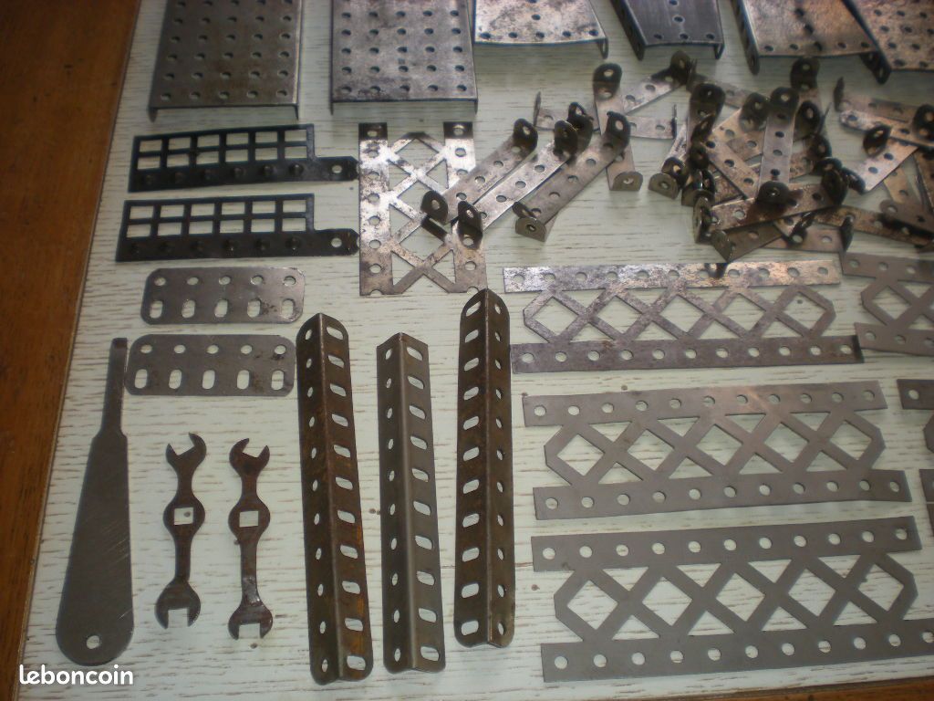 PETIT LOT DE Meccano ancien sachet (45 pièces) avec manuel N° 3 Bon état d'usage EUR 10,00