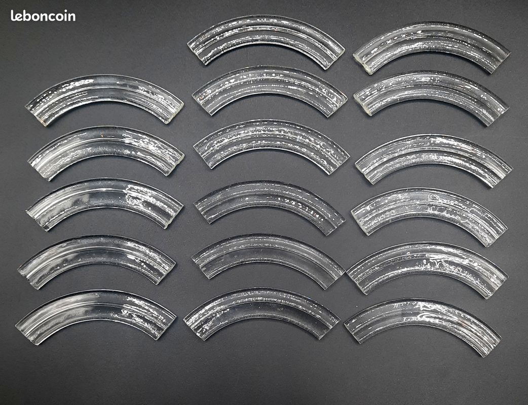 Pampille courbée et trouée en verre lustre Luminaire lot de 17 (image 1)