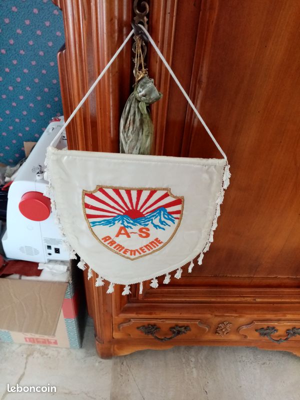 Rare Fanion Football AS ANTISANTI Tête de Maures corse Champion