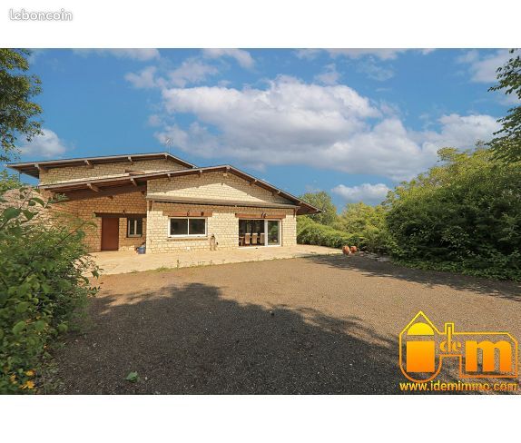 Maison 9 pièces 215 m² · au Mérévillois · 215 m² · 345 000 €