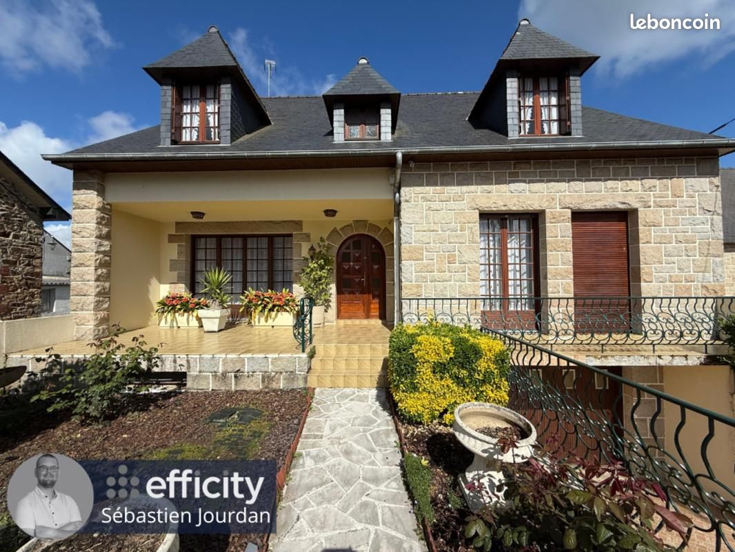 Maison 7 pièces 242 m² · à La Guerche-de-Bretagne · 242 m² · 268 900 €