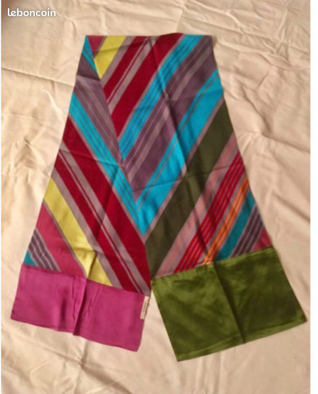 Étole Foulard Devernois. Valeur 135 EUR (image 4)