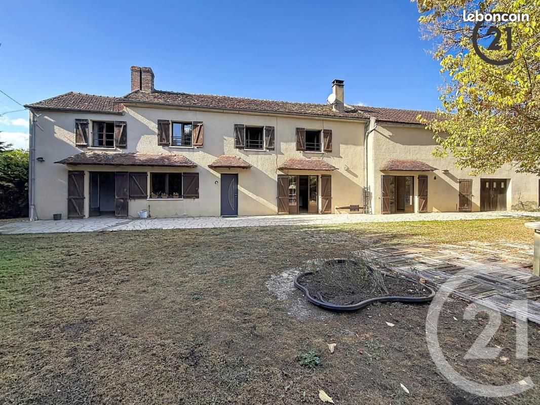 Maison 6 pièces 150 m² · à Charbuy · 150 m² · 189 000 €