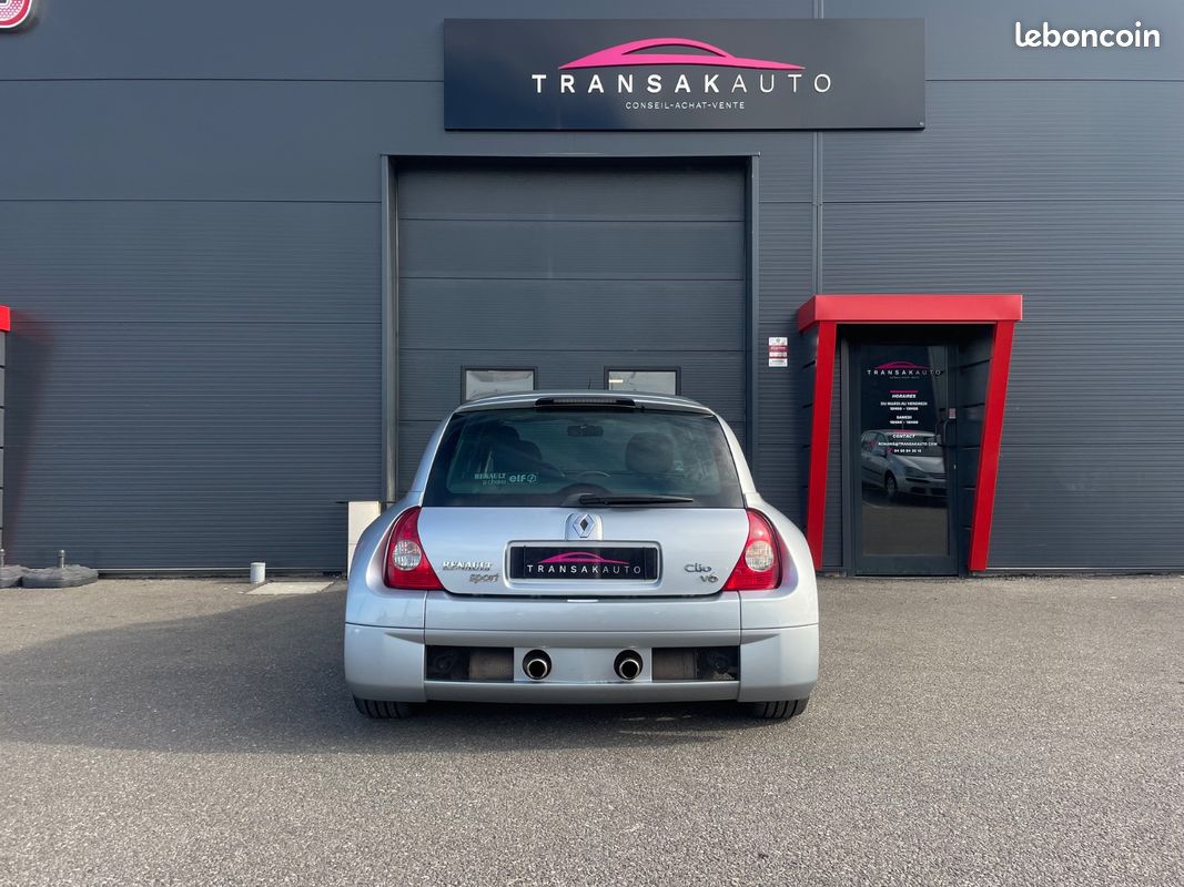 RENAULT CLIO 3.0 V6 Sport (image 4)