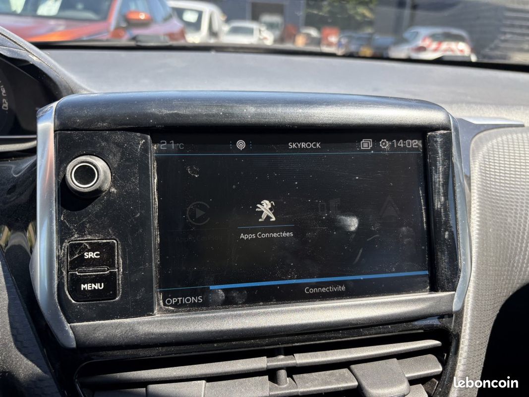 Peugeot 2008 BlueHDi 120 EAT6 Allure Business (image 18)