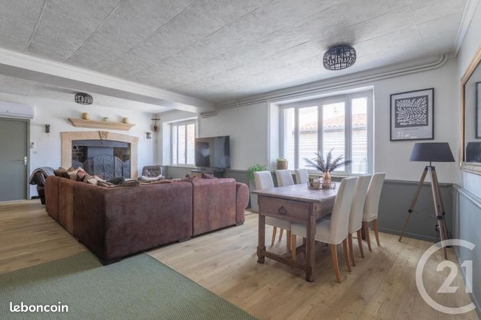 Maison 9 pièces 240 m²