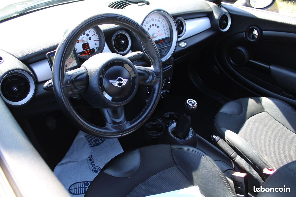Mini CABRIO ONE CABRIOLET 1L6 ESSENCE 98 CV GPS TACTILE CLIM AUDIO JA 17 RADAR CAPOTE ELECT (image 5)