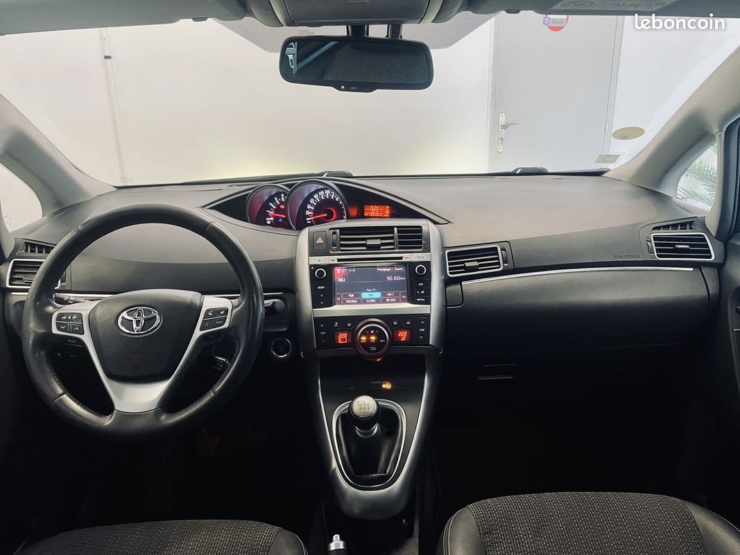 Toyota VERSO 124 D-4D SKYVIEW 5 PLACES (image 10)