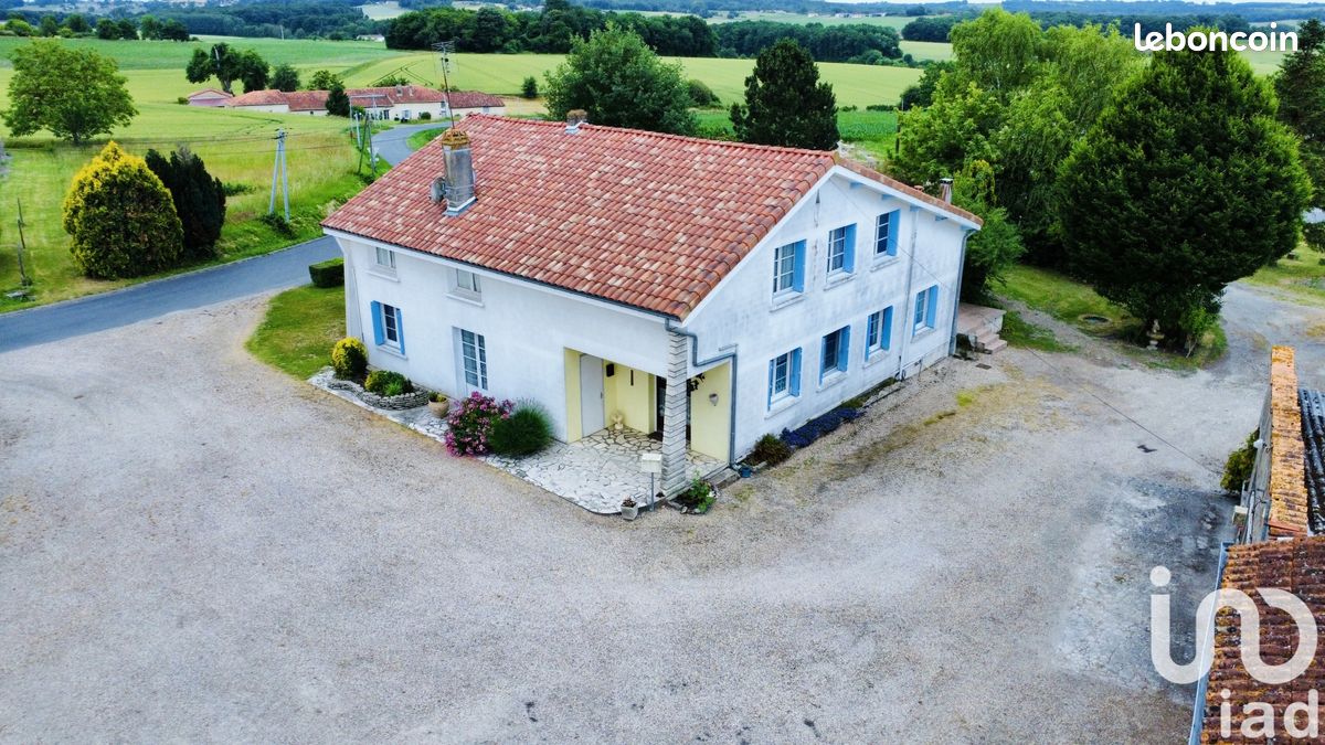 Maison 9 pièces 255 m² · à Berneuil · 255 m² · 199 000 €