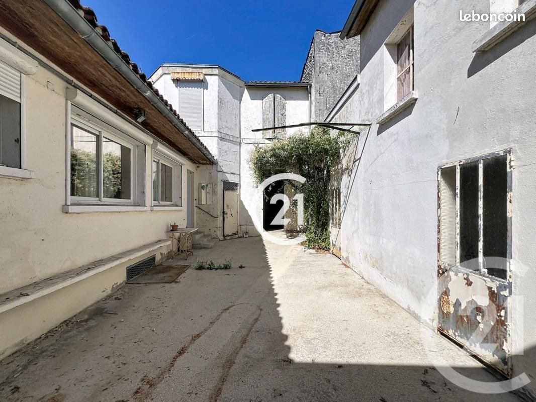 Maison 10 pièces 134 m² · à Cognac · 134 m² · 143 900 €