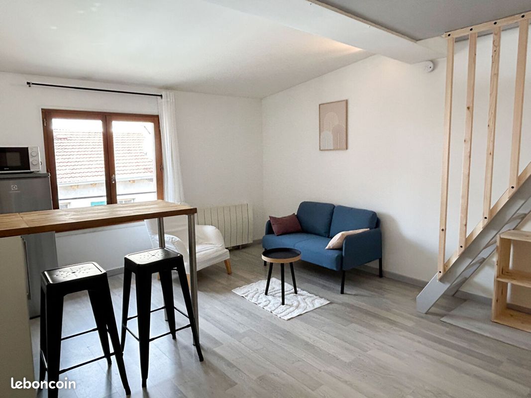 Appartement 1 pièce 33 m² · à Saint-Genis-Laval · 33 m² · 715 €/mois