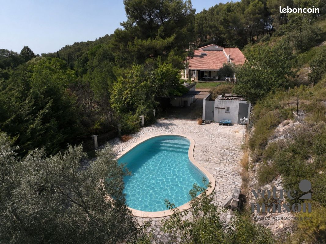 Maison 5 pièces 182 m² · à Simiane-Collongue · 182 m² · 749 000 €