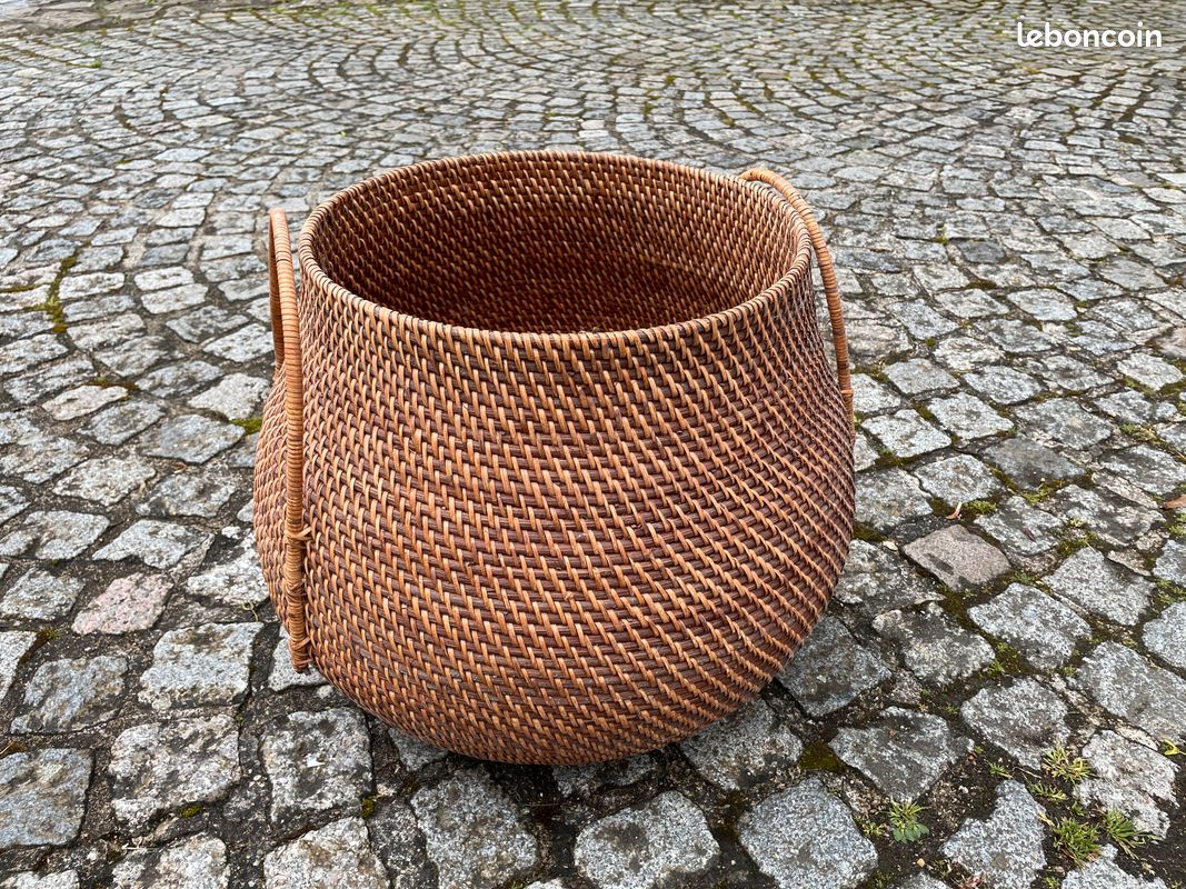 Cache pot (image 1)