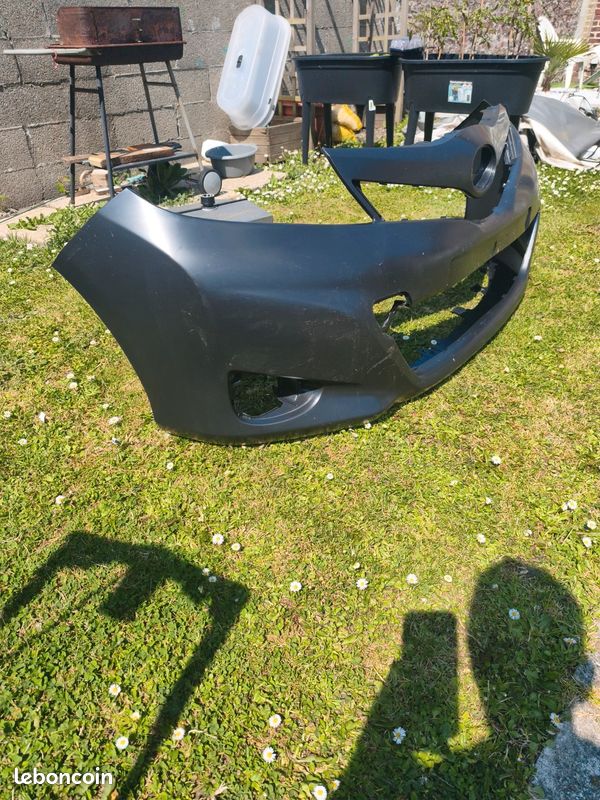 Vend pare choc av Toyota Yaris 2012/2014 (image 2)